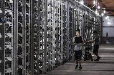 A vast mining farm powered by renewable energy, illustrating the future of sustainable cloud mining.