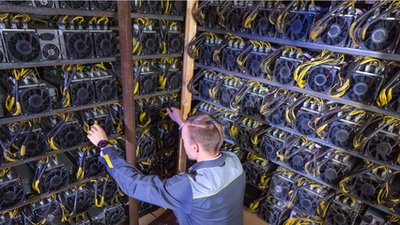 Modern mining farm leveraging renewable energy